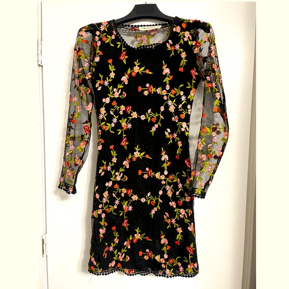 Dresses & Skirts - Black and floral dress